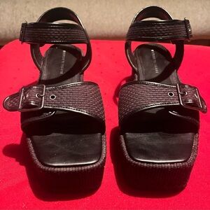 Fashion to Figure Women's Black Sandals